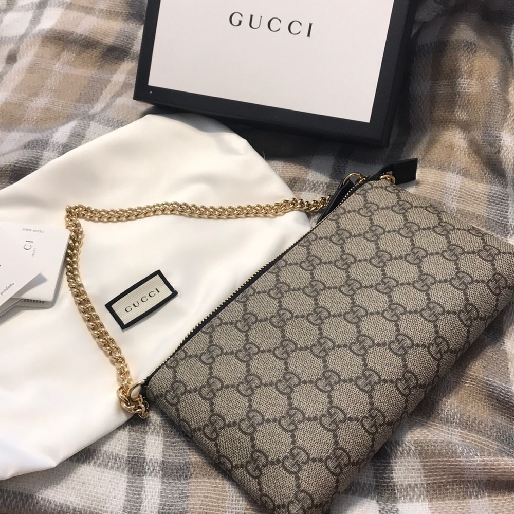 New/Authentic Gucci GG Supreme Canvas Wrist Wallet